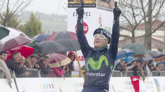 Betancur celebra una victoria de etapa en la Vuelta a Castilla y León.