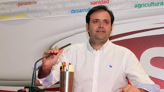 Tino Rodríguez, este lunes en la sede del PSOE leonés. 