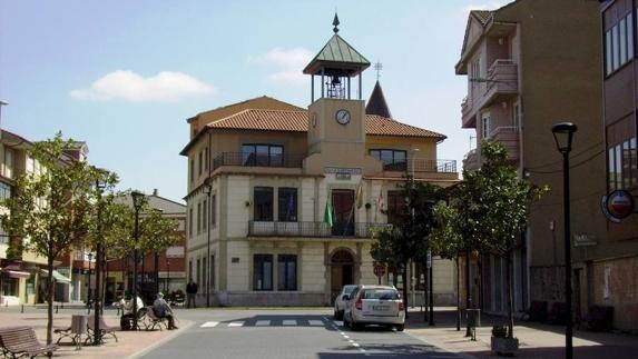 Fachada principal del municipio leonés.