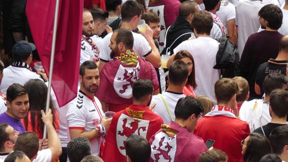 Miles de aficionados se citan en el Reino de León.