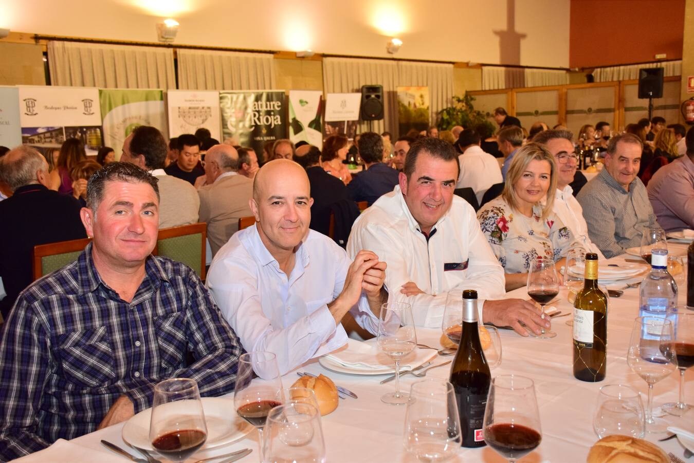 Gran ambiente en la cena que reunió a los jugadores habituales de la liga, patrocinadores y organización.