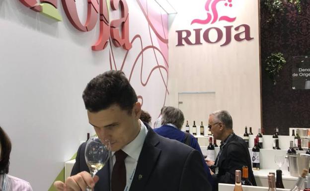 El equipo de Rioja Wine Rusia recibe la vista del Embajador de España Ignacio Ybañez