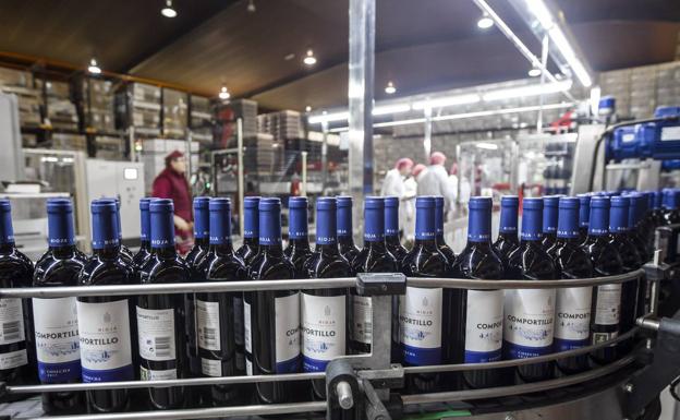 Imagen principal - El vino más vendido en alimentación en España está en Mercadona