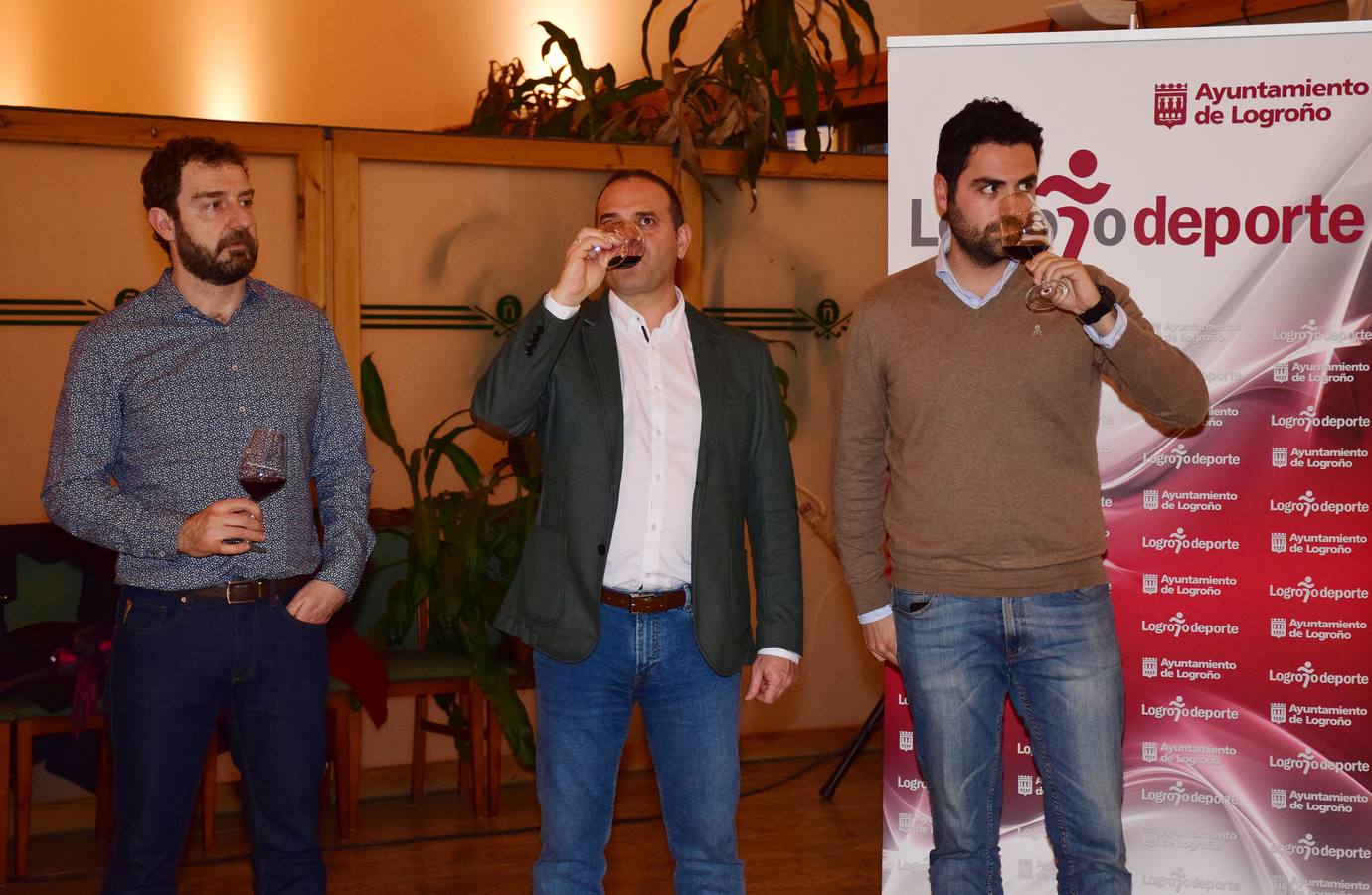 Tras la jornada de juego, los participantes disfrutaron de una cata de los vinos de Finca Valpiedra.