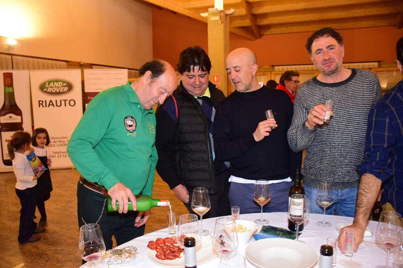 Tras la jornada de juego, los participantes disfrutaron de una cata de los vinos de Finca Valpiedra.