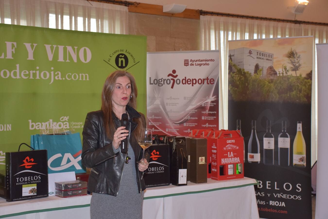 Tras la jornada de juego se puedo disfrutar de la cata de dos vinos de Bodegas Tobelos.