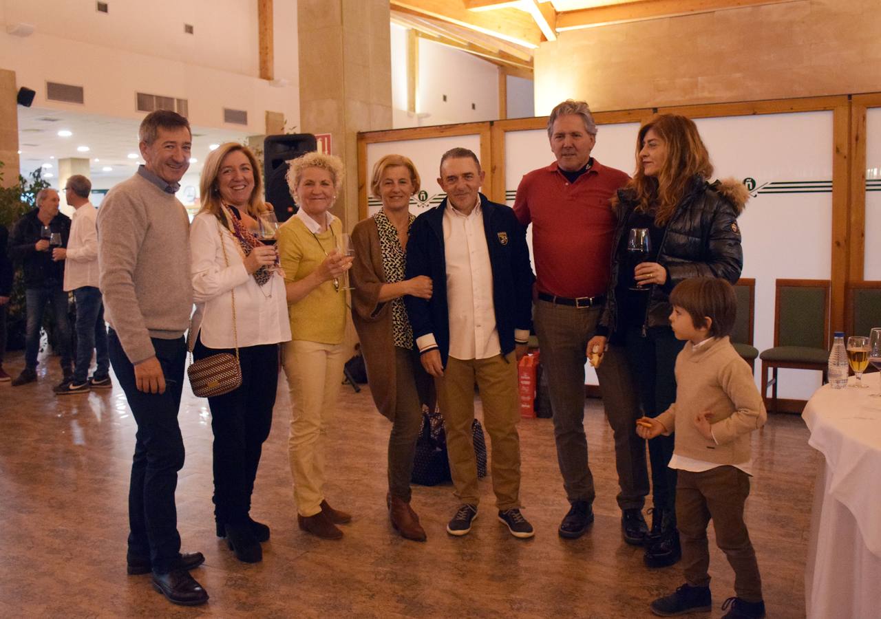 Tras la jornada de juego se puedo disfrutar de la cata de dos vinos de Bodegas Tobelos.