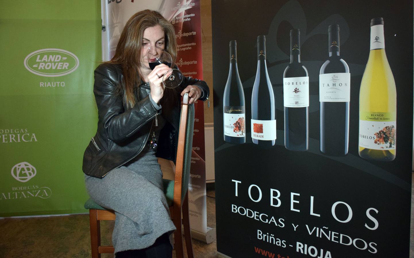 Tras la jornada de juego se puedo disfrutar de la cata de dos vinos de Bodegas Tobelos.