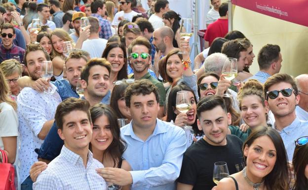 En cada edición del Riojano, Joven y Fresco se concentran miles de personas para disfrutar del vino.