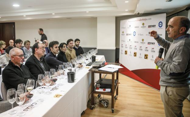Javier Martínez de Salinas, durante la presentación de los vinos de Ondarre en el Hotel Gran Vía. 