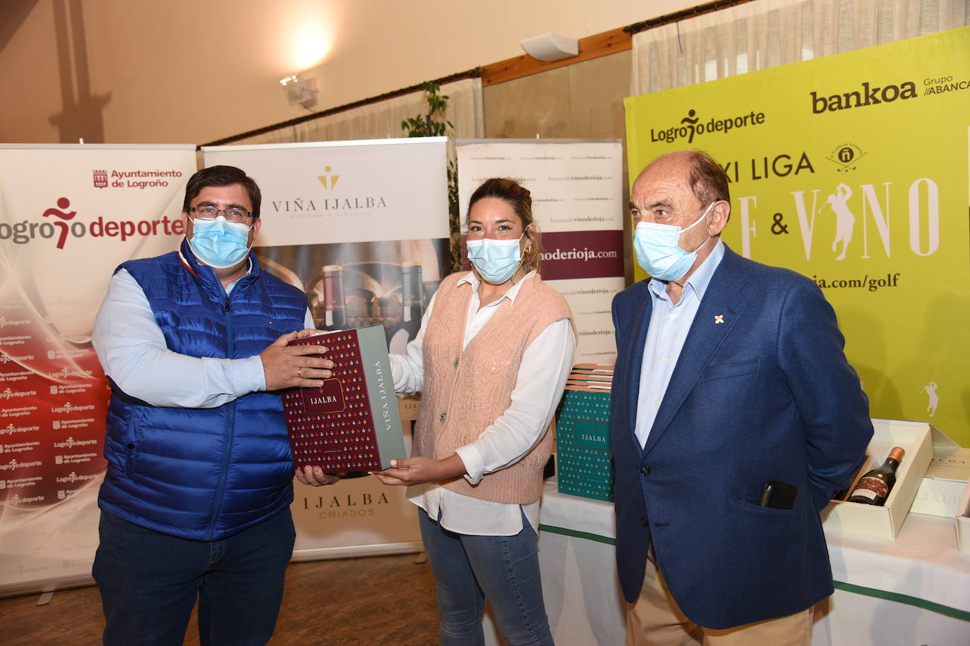 Entrega de premios a los ganadores del Torneo Viña Ijalba, de la Liga de Golf y Vino..