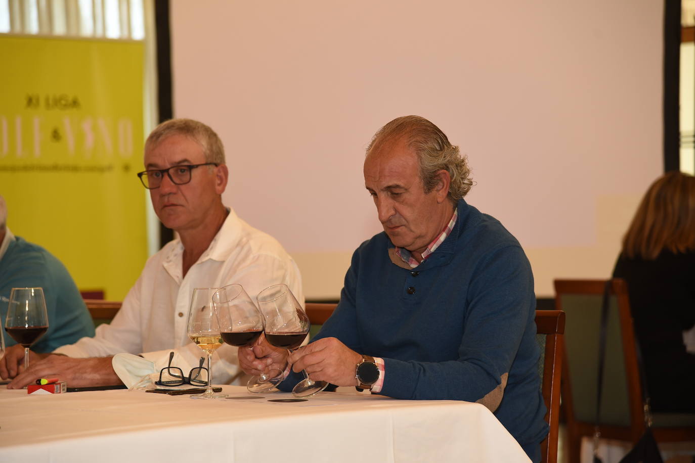 Los participantes el el torneo Bodegas Marco Real de la Liga de Golf y Vino disfrutaron de una cata de vinos tras la jornada de juego.