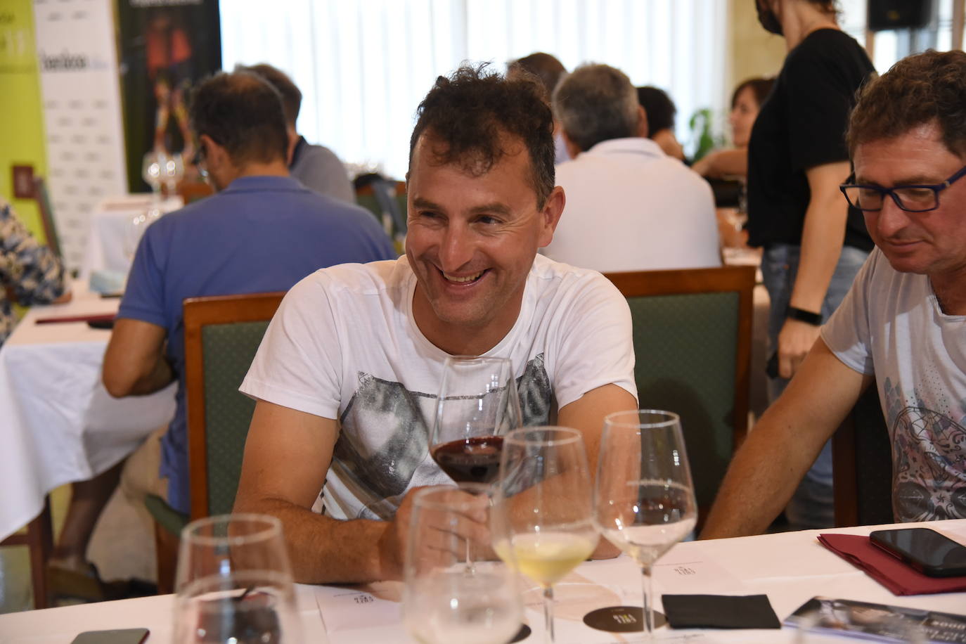 Los jugadores del torneo de patrocinadores de la Liga de Golf y Vino disfrutaron de una cata en El Campo de Logroño. 