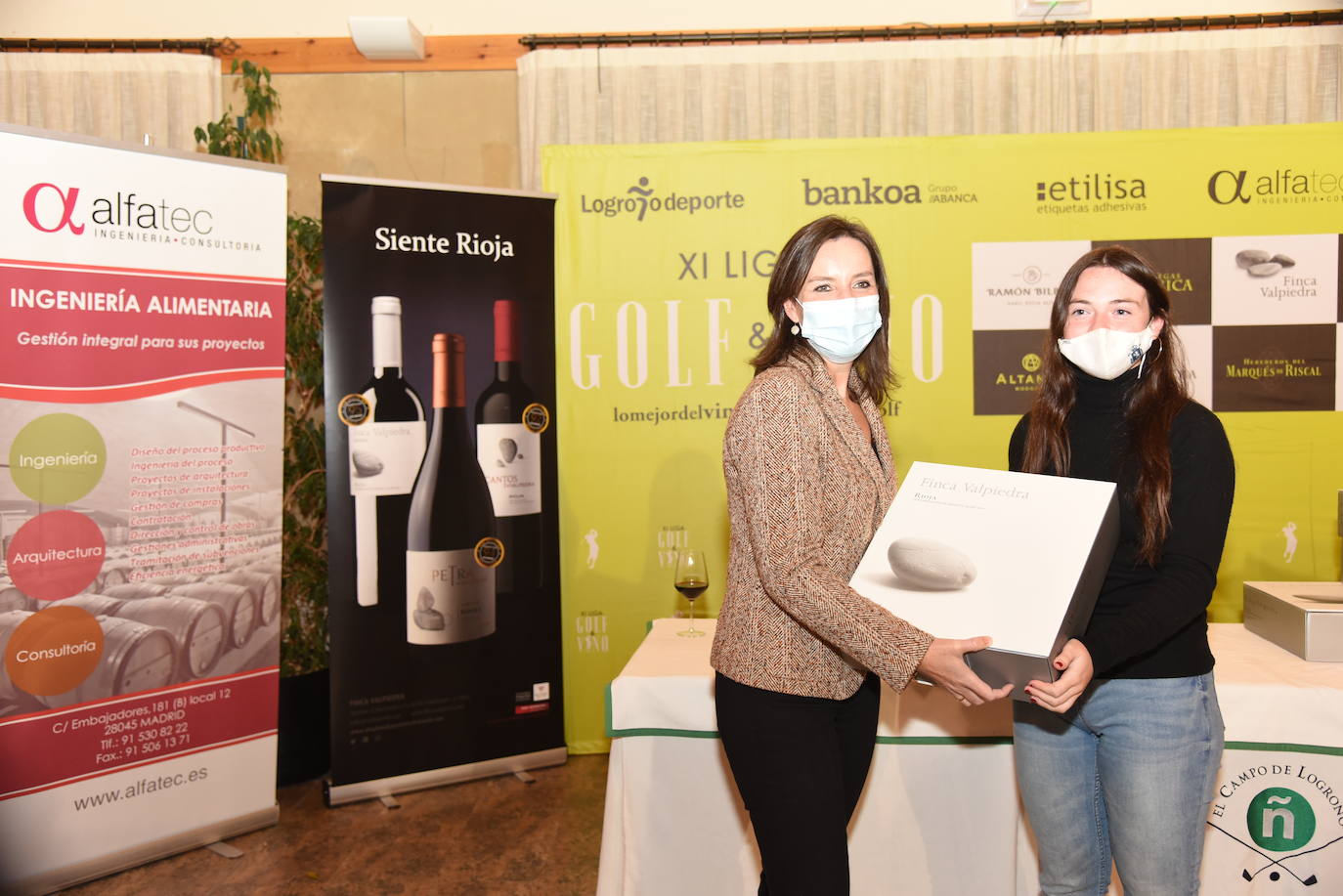Los ganadores del Torneo Finca Valpiedra, último antes de la gran final de la Liga de Golf y Vino, recibieron sus premios. 