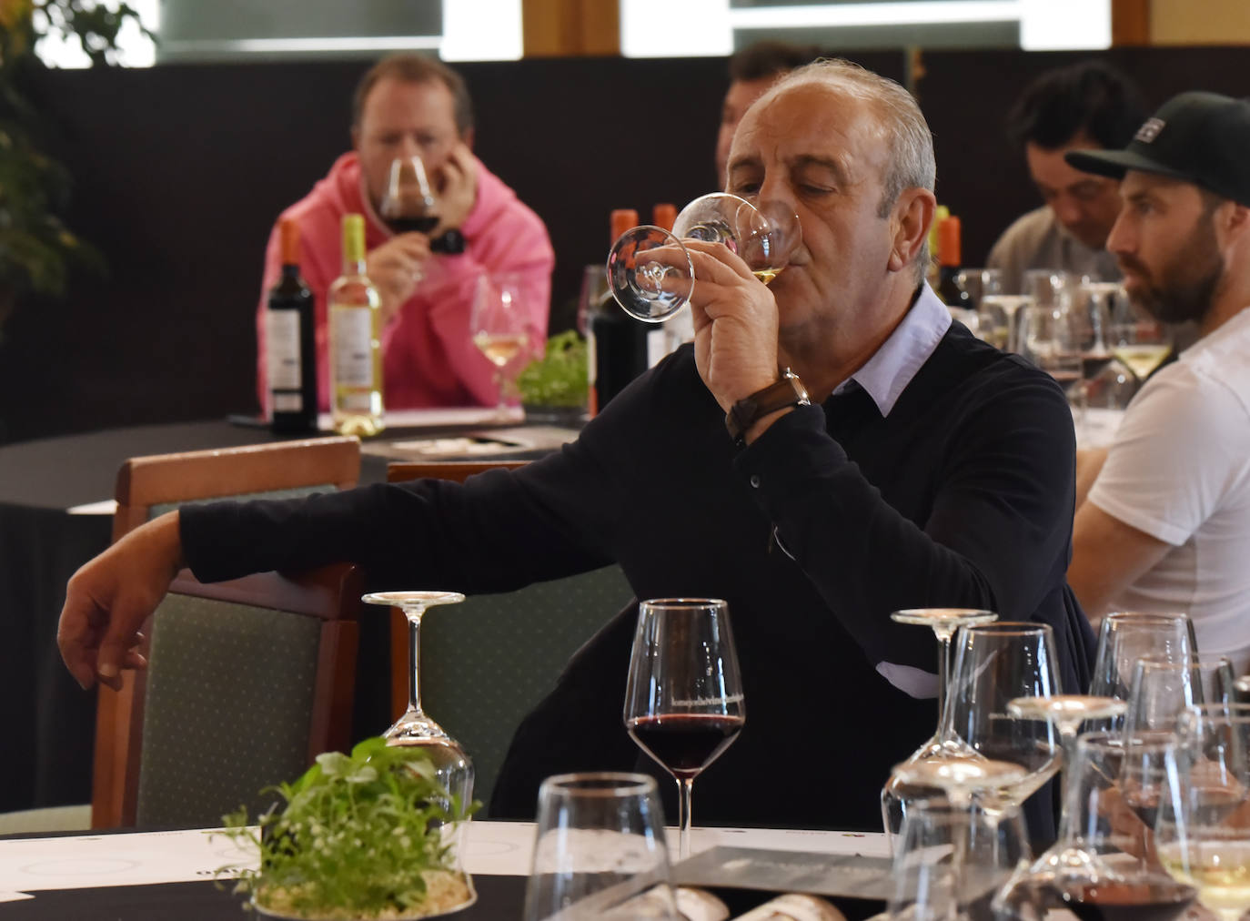 Cata de los vinos de Franco Españolas tras el torneo de golf