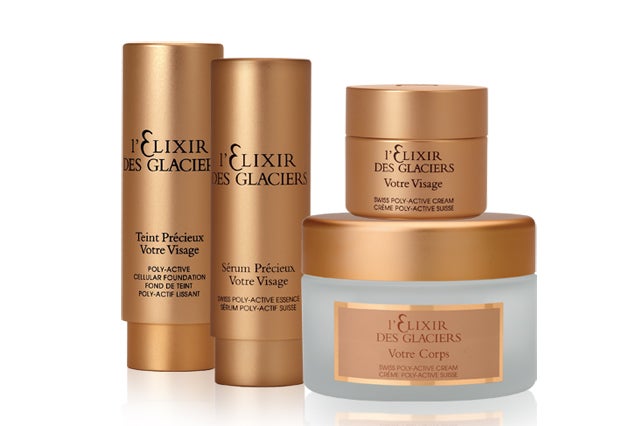 Los tratamientos 'beauty' exclusivos de Valmont son un regalo para tu piel. Nos quedamos, por ejemplo, con el kit Elixir des Glaciers.