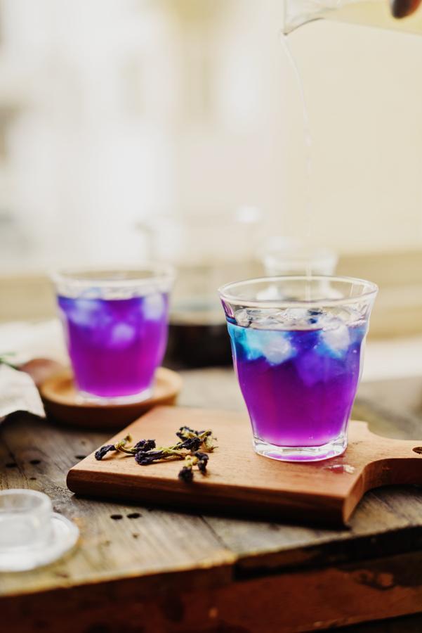 Es el secreto de las asiáticas para una figura envidiable, se trata del famoso té azul o de  oolong  que quema calorías gracias a su contenido en catequinas que influyen en la oxidación de grasas.