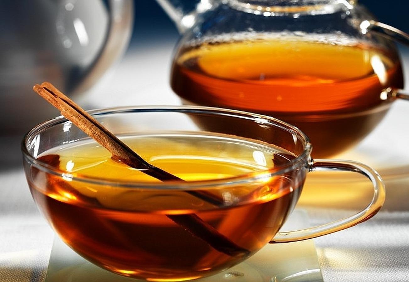 Canela. Es perfecta para quitar el hambre, tiene poder antiinflamatorio y su olor relaja la mente y el espíritu. Además, ayuda a regular los niveles de azúcar en sangre, así como el nivel de los triglicéridos y el colesterol.