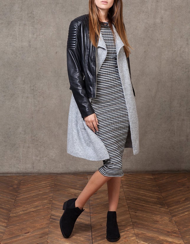 Vestido midi en canalé con estampado de rayas, rebajado de 15.99 a 9.99€