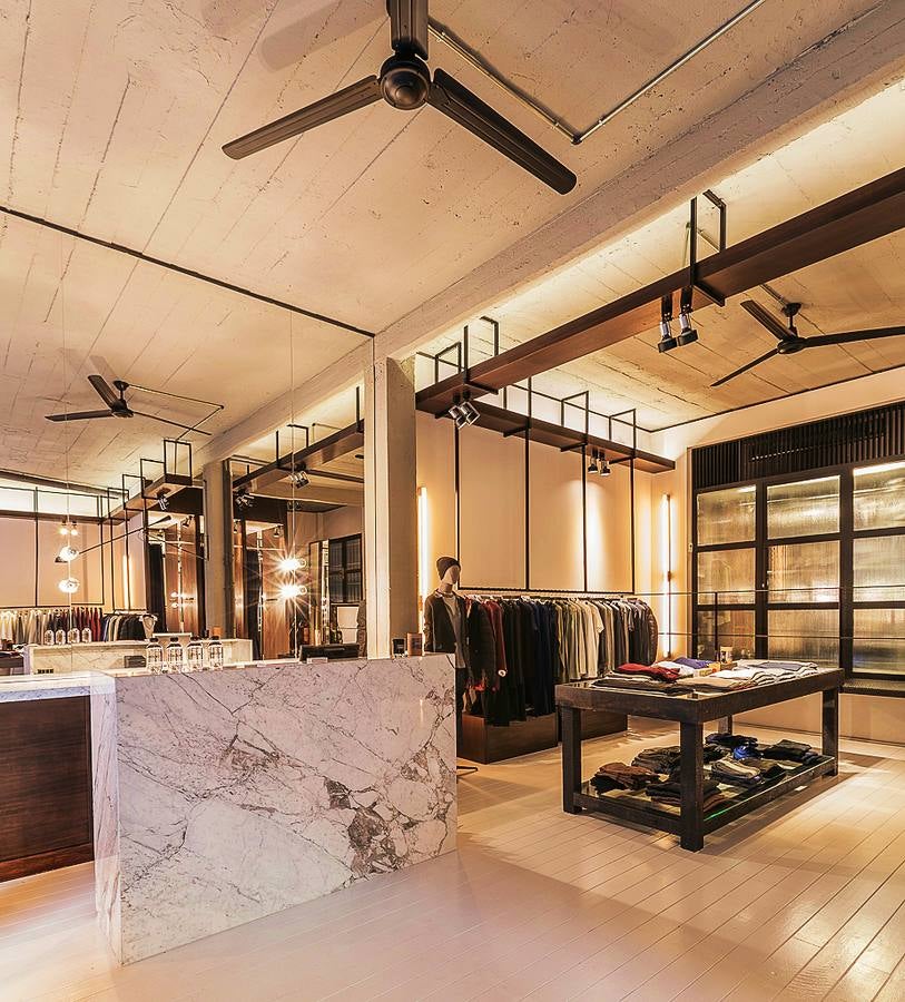 Es una firma barcelonesa, creada por los hermanos Pep y Kiko Buxó (nietos del fundador de Yerse), que acaba de abrir tienda en Madrid. No te pierdas su estilo minimal y atemporal.