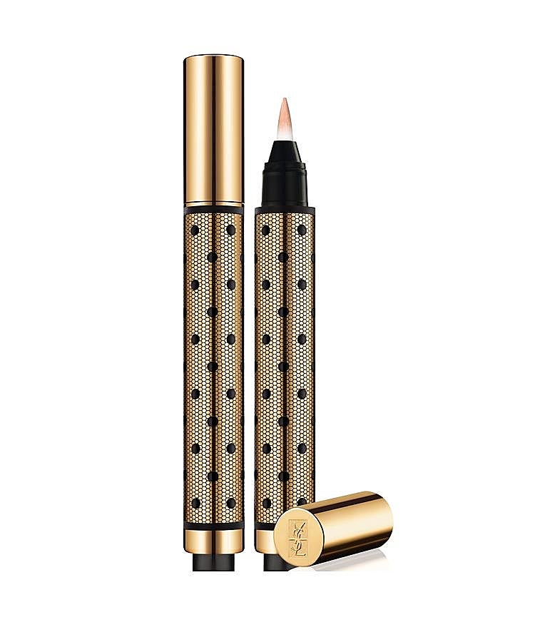 Touche Éclat Rock Résille Edition de Yves Saint Laurent (Precio: 36€). El corrector es el cosmético que nunca puede faltar en el bolso para ocultar las ojeras, los granitos y otras imperfecciones y de paso aportar luz al rostro.