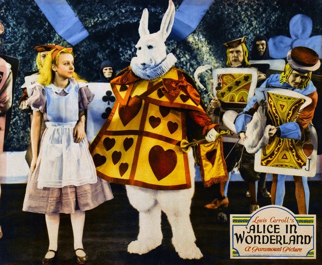Fotograma de la primera de las adaptaciones cinematográficas de 'Alicia en el país de las maravillas'.