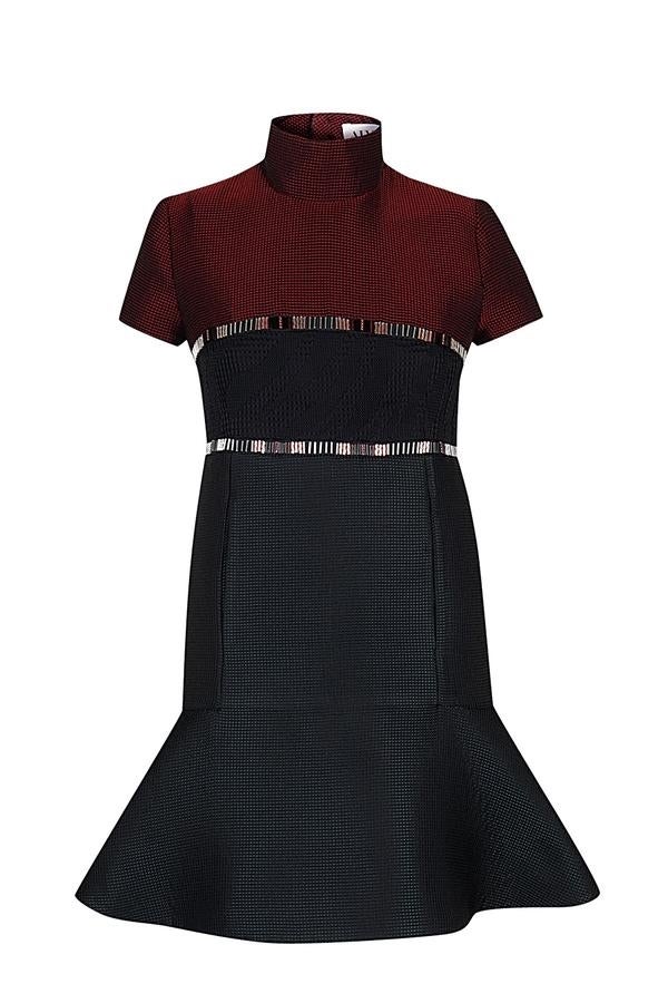 Trapecio Vestido en tres tonos de Alvarno (645 €).