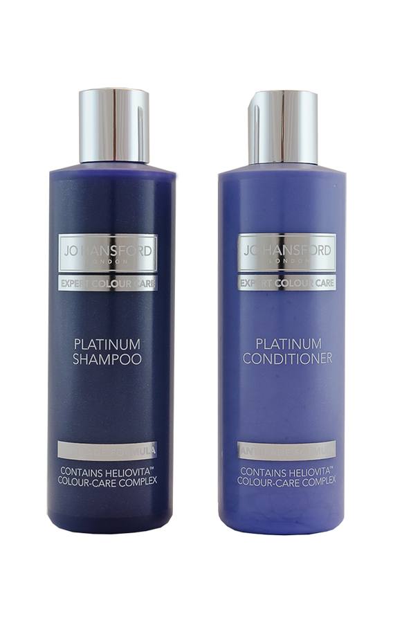 Champú y acondicionador especialmente formulados para limpiar el pelo, tonificar y refrescar los cabellos rubios o grises manteniendo el color de manera sana. Dos productos de tonos violetas, libres de sulfatos y parabenos, que eliminan los tonos amarillos y evitan la decoloración, restaurando el color y aportando brillo. (Precio champú: 26,50€ y acondicionador: 29,50€, en www.5thsquare.es).