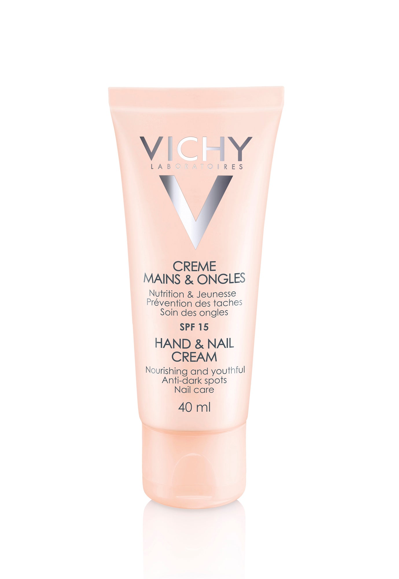 Con 10 aceites fundamentales y LHA, que nutren y alisan la piel de las manos, esta crema también previene la manchas, gracias a la vitamina C y a la protección solar SPF15, y cuida las uñas por las ceramidas que incorpora su fórmula. (Precio: 6€).
