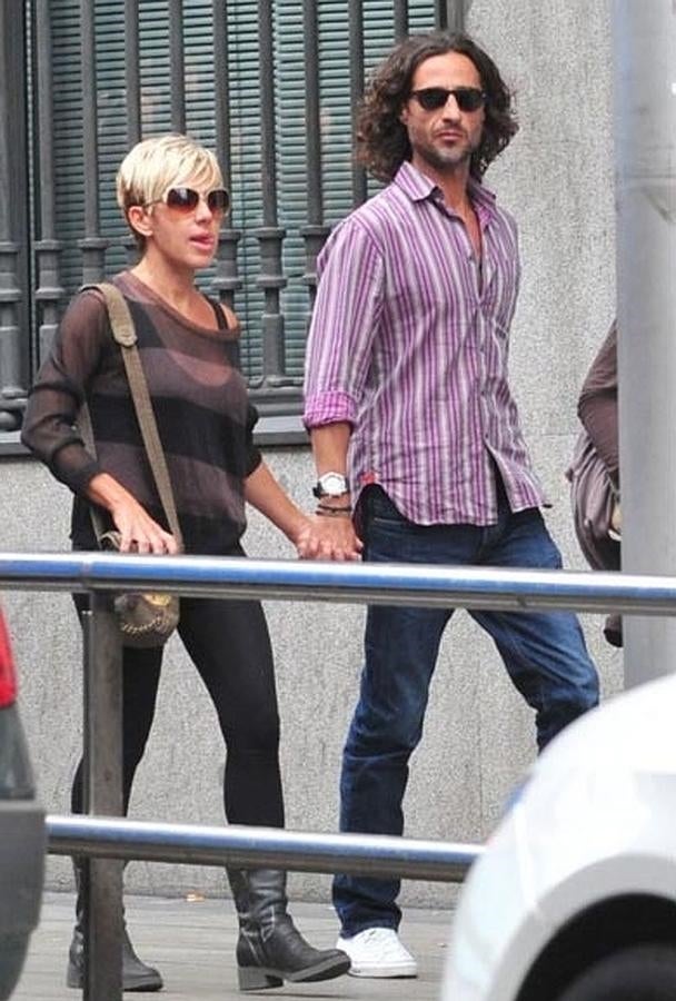 Desde 2003 Ana Torroja mantiene una relación sentimental con Rafael Duque, con quien tiene una hija, Jara.