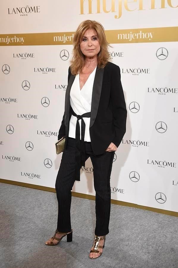 Purificación García con uno de sus diseños.