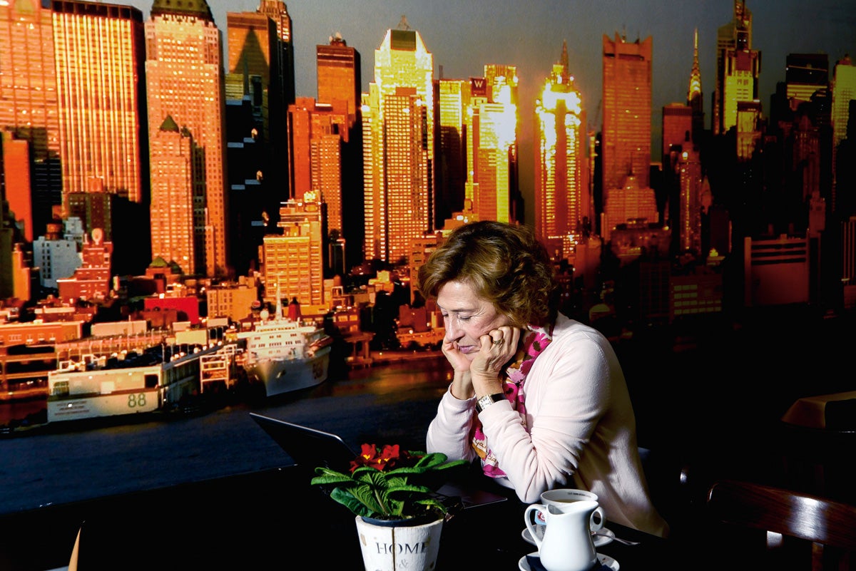 Julia Navarro presenta: 'Historia de un canalla'