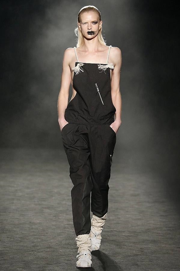 El blanco y el negro marcan propuestas como esta de Oscar Leon