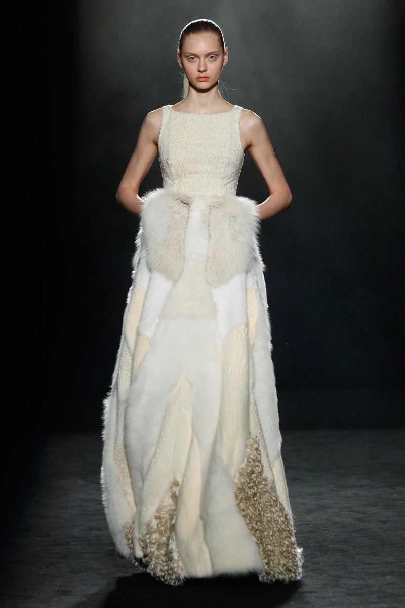 Las pieles protagonizan la colección que la firma ha presentado para el próximo invierno