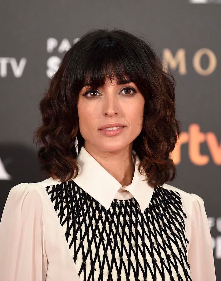 La protagonista de 'La novia' se decantó por un look beauty muy sencillo: melena midi con ondas ligeras y flequillo. Maquillada por Chanel, Inma Cuesta lució una piel muy natural en la que destacaba su mirada rasgada con eyeliner negro con rabillo.