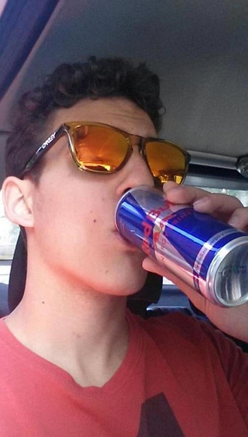 Miguel Herrán coge fuerzas antes de las pruebas de vestuario de 'A cambio de nada'.