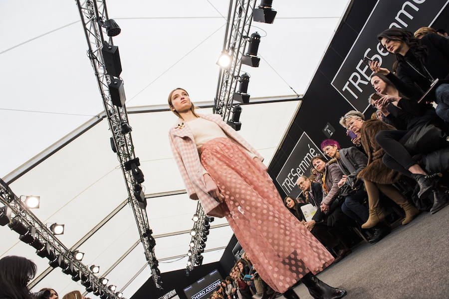 El rosa empolvado tiñe algunas de las piezas más destacadas de la diseñadora para el invierno de 2016