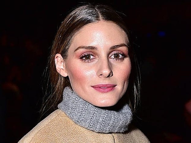 Olivia Palermo en el desfile de Prabal Gurung en la Semana de la Moda de Nueva York, donde lució su melena suelta pulida y con raya en medio.