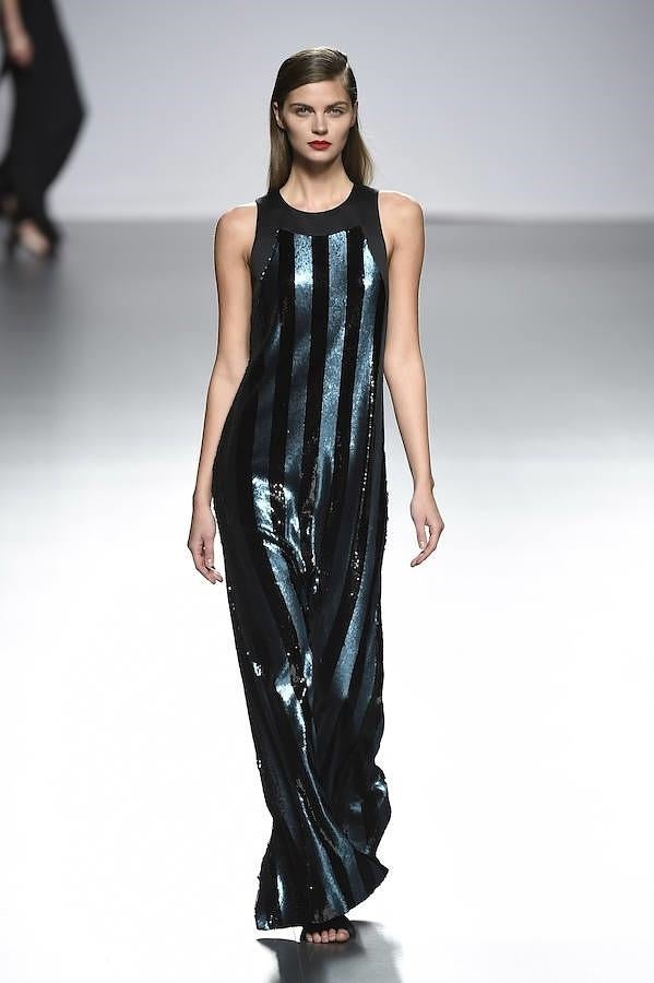 Vestido largo de lentejuelas bitono.