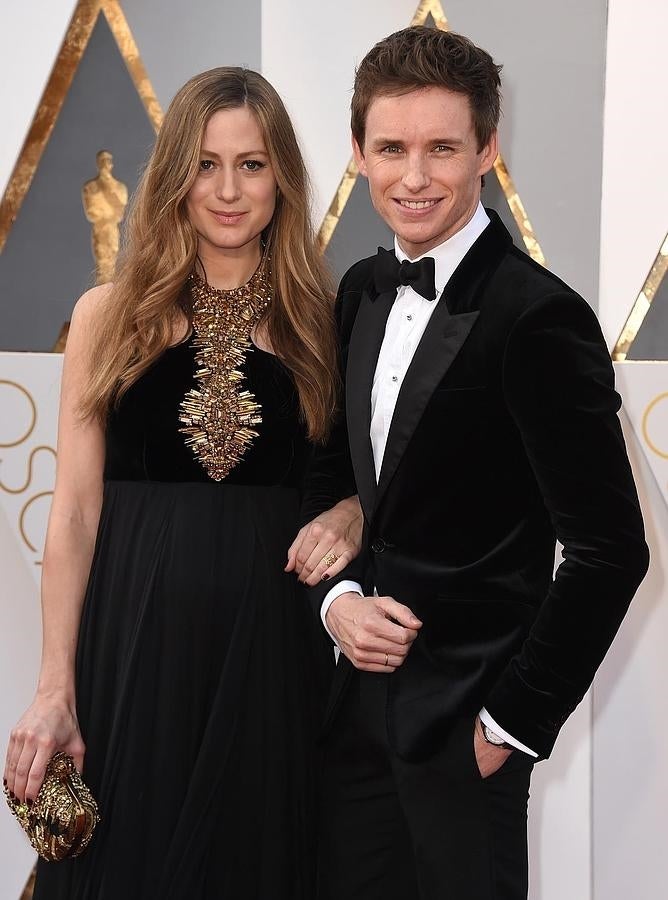 Hanna Bagshawe y su embarazo acompañan a Eddie Redmayne a los 88 Premios Oscar.
