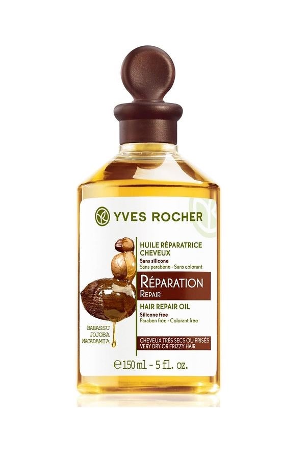 Este aceite está formulado sin silicona para cuidar la fibra capilar sin apelmazarla y testado bajo control dermatológico. Contiene más de 99% de ingredientes de origen natural. Intensamente nutrido, tu cabello estará infinitamente suave y brillante. (Precio: 6,95€).