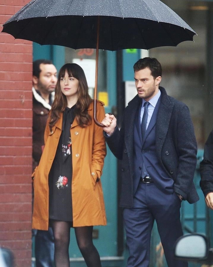 Jamie Dornan (Christian Grey) y Dakota Johnson (Anastasia Steele) en una de las escenas que veremos en '50 sombras más oscuras'.