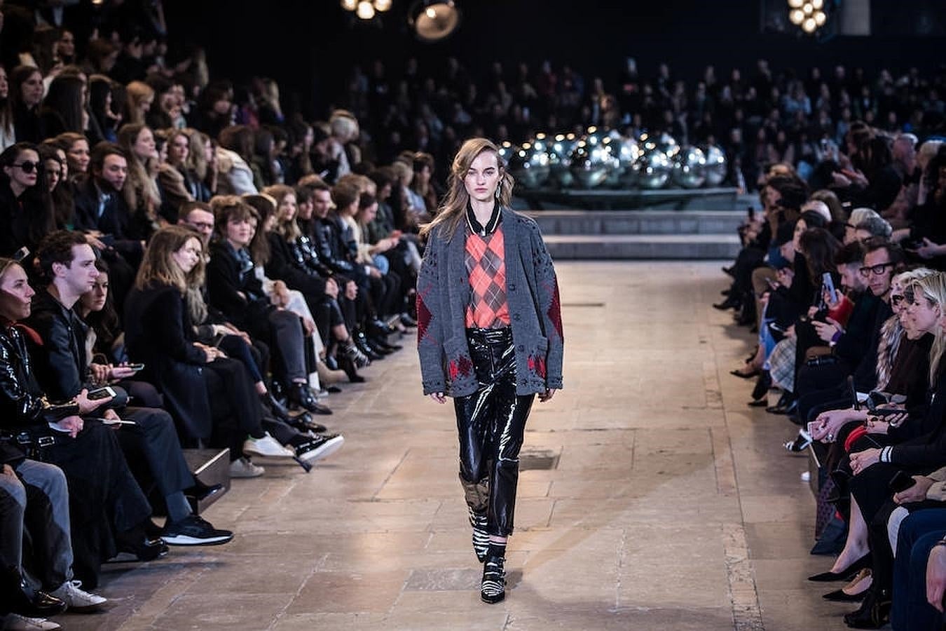 Los abrigos son la prenda estrella de la colección.