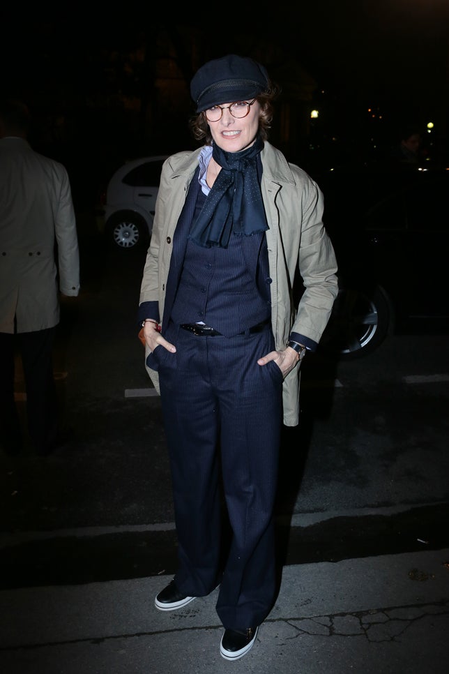 La diseñadora apostó por un look al más puro estilo Annie Hall.