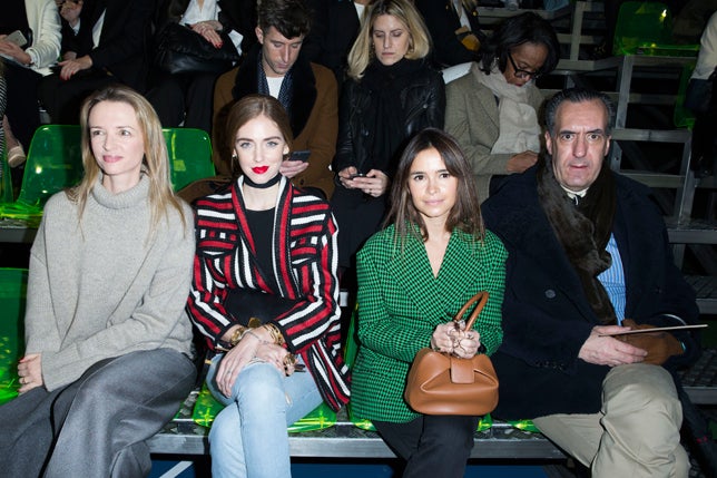 La 'original' reunión de Delphine Arnault, Chiara Ferragni, Miroslava Duma y Jaime de Marichalar en la primera fila.