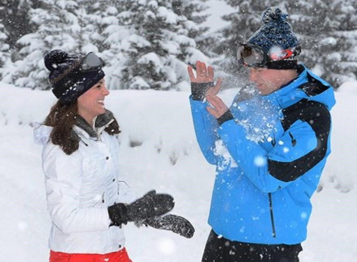 Guillermo de Inglaterra y su mujer, la duquesa de Cambridge han compartido esta divertida instantánea durante su descanso invernal.