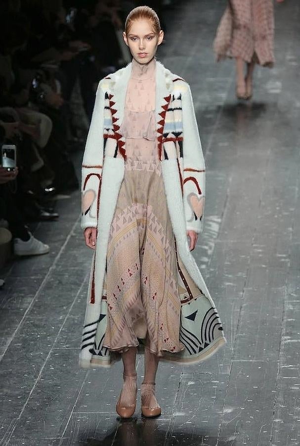 Uno de los looks que Valentino concibe para los ratos libres de las bailarinas