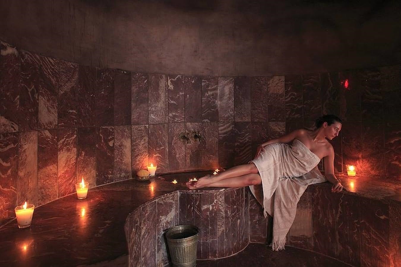 En los retiros The Green Shelters disfrutarás de actividades para relajarte y ponerte guapa como spa, masajes, tratamientos, yoga, etc.