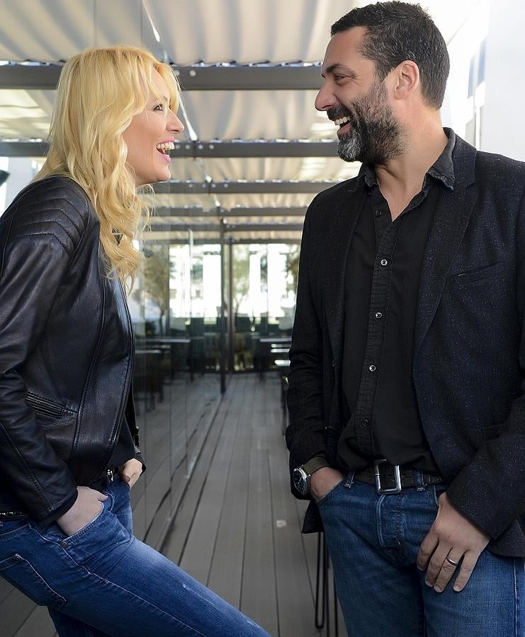 Carolina Cerezuela debuta con cantante de la mano del cantautor mallorquín.