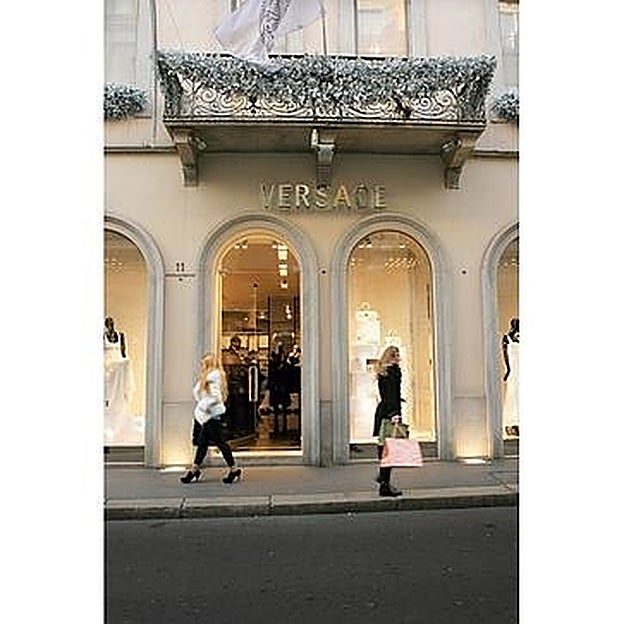 Tienda física de Versace en Milán; Versace vuelve a Madrid...